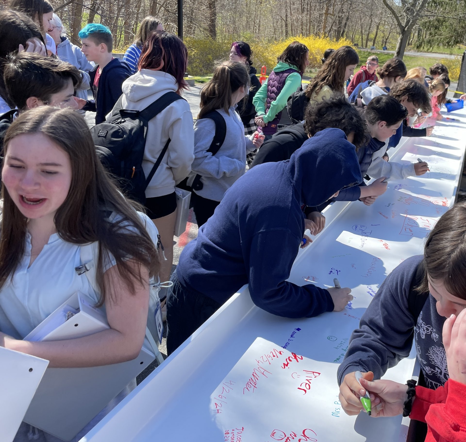 Landmark students sign beam_4