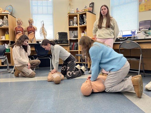 8th Graders Learn to Save Lives