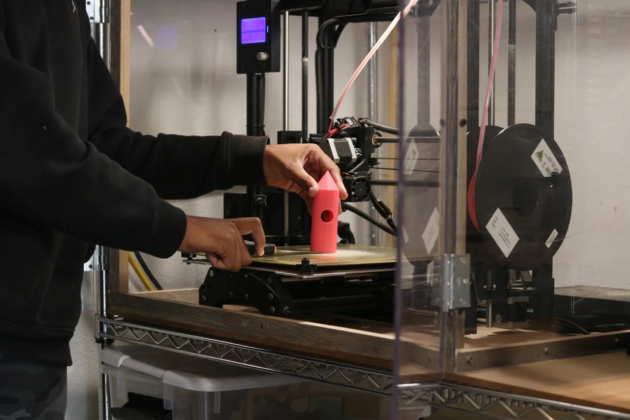 student using the 3D printer in steamworks