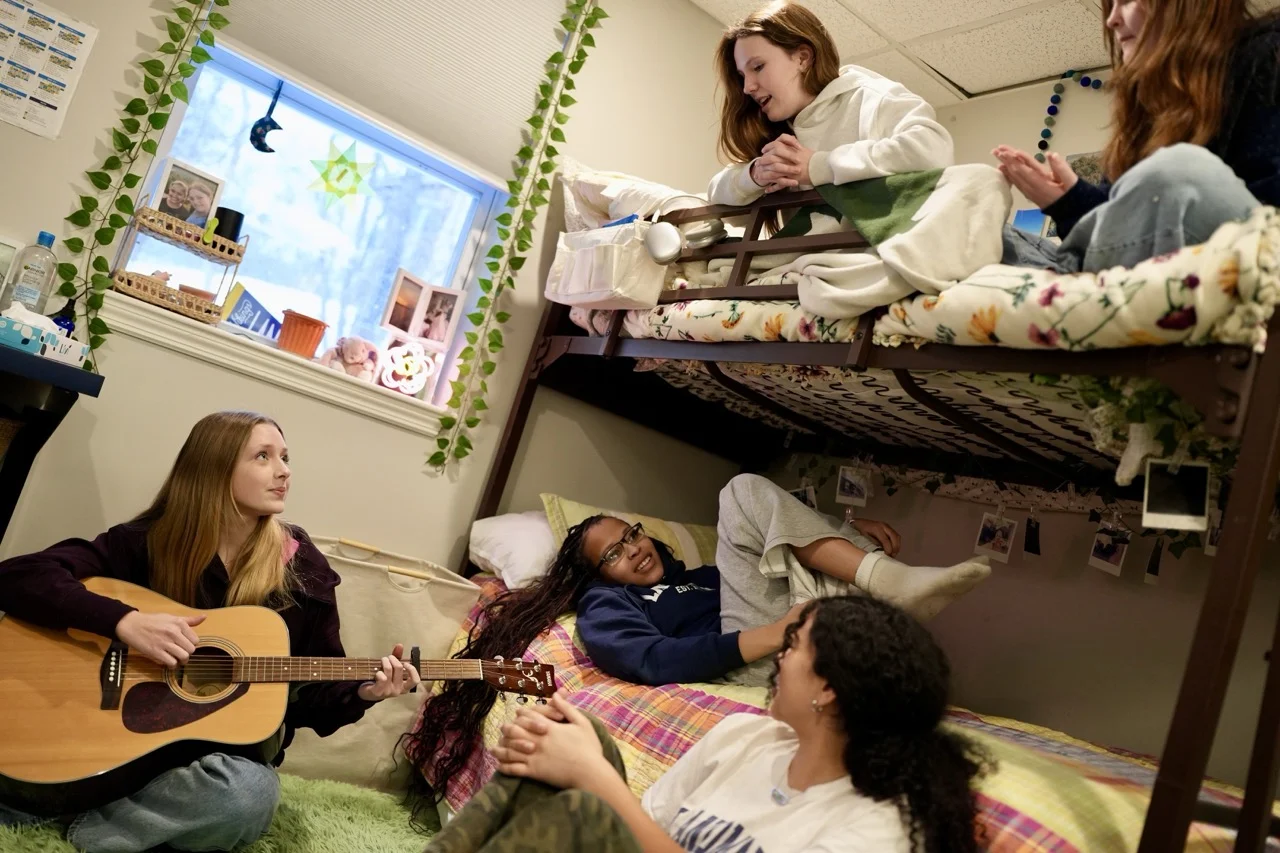 girls in dorm room hanging out
