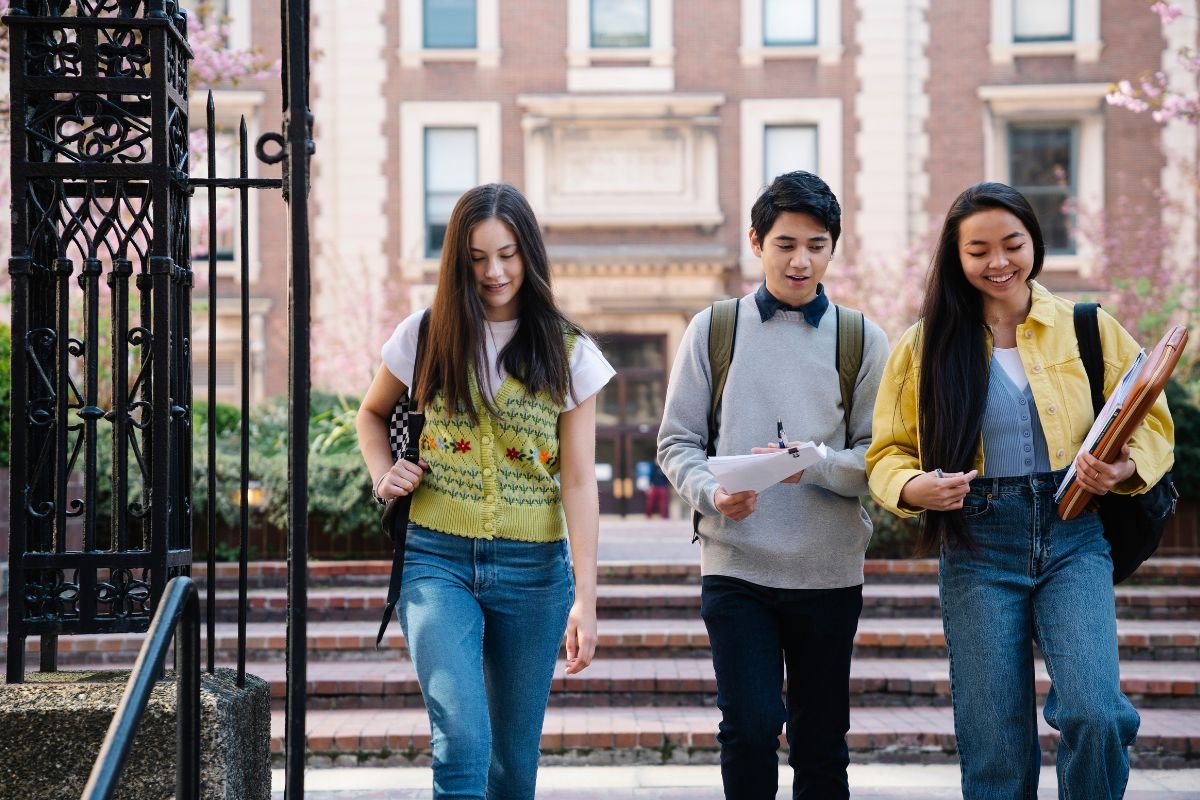 students visiting college