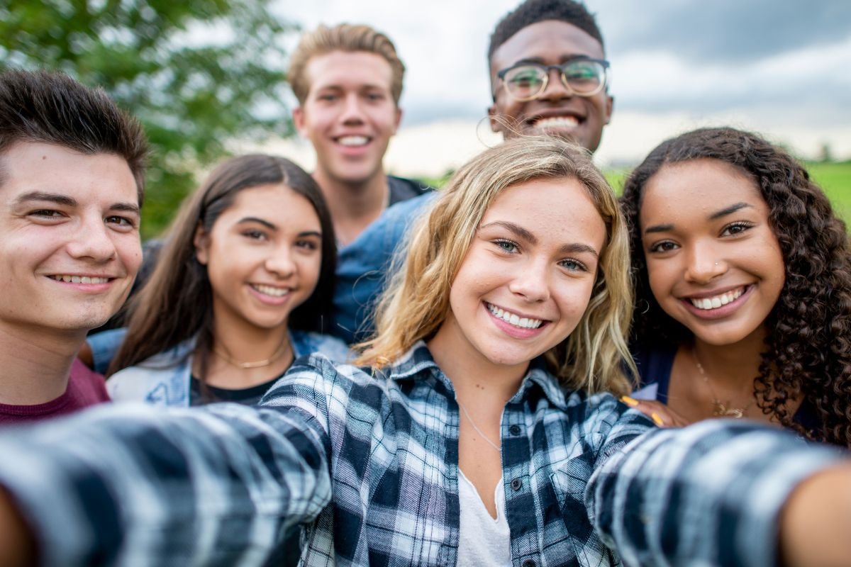 teens taking selfie