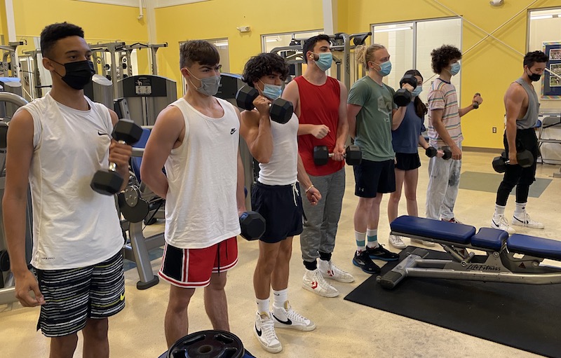 landmark high school students lifting weights